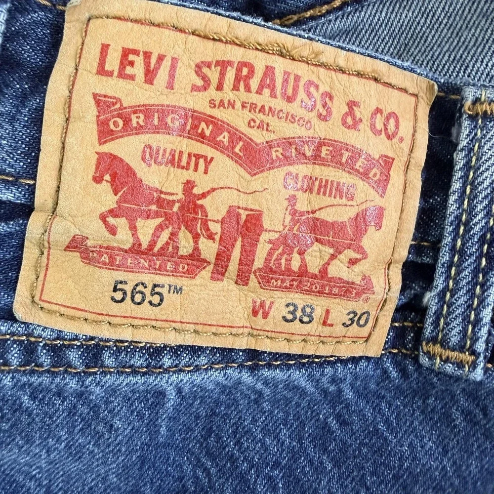 Levis 565 Jeans Mens 38x30 Medium Wash Blue Denim Relaxed Straight Casual Pants
